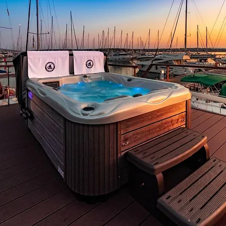 Floating Holiday Home Punat Exterior photo